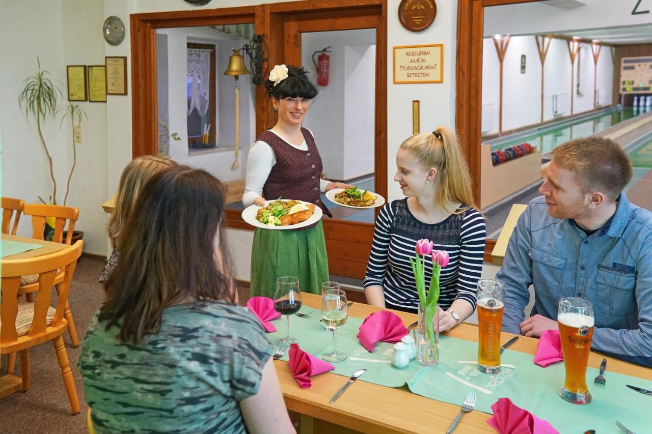 Hotel Gasthof Zum Walfisch Klingenthal Bagian luar foto
