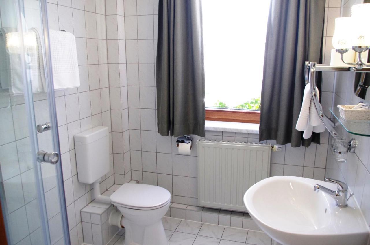 Hotel Gasthof Zum Walfisch Klingenthal Bagian luar foto