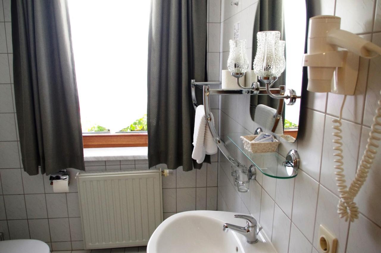 Hotel Gasthof Zum Walfisch Klingenthal Bagian luar foto
