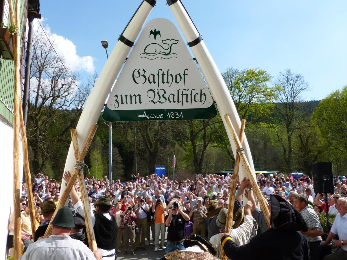 Hotel Gasthof Zum Walfisch Klingenthal Bagian luar foto