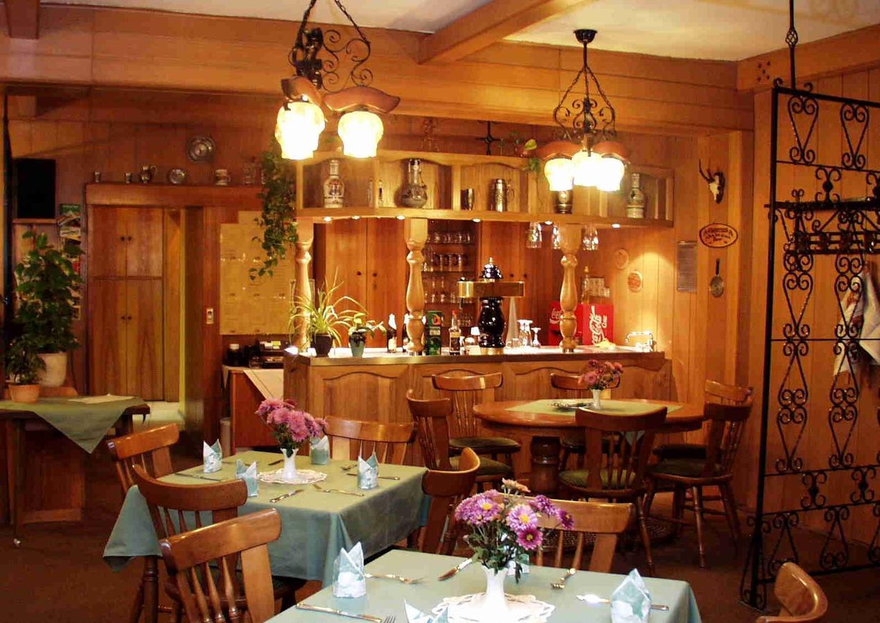 Hotel Gasthof Zum Walfisch Klingenthal Bagian luar foto