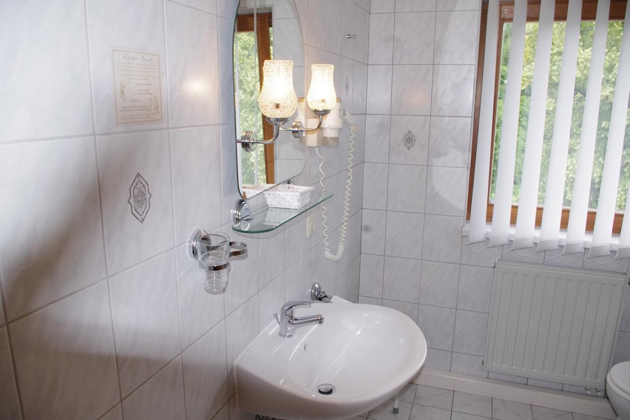 Hotel Gasthof Zum Walfisch Klingenthal Bagian luar foto